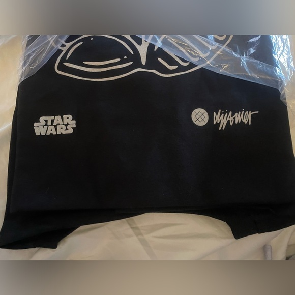 New Star Wars collectible T-shirt, still in bag with tags - Picture 6 of 10